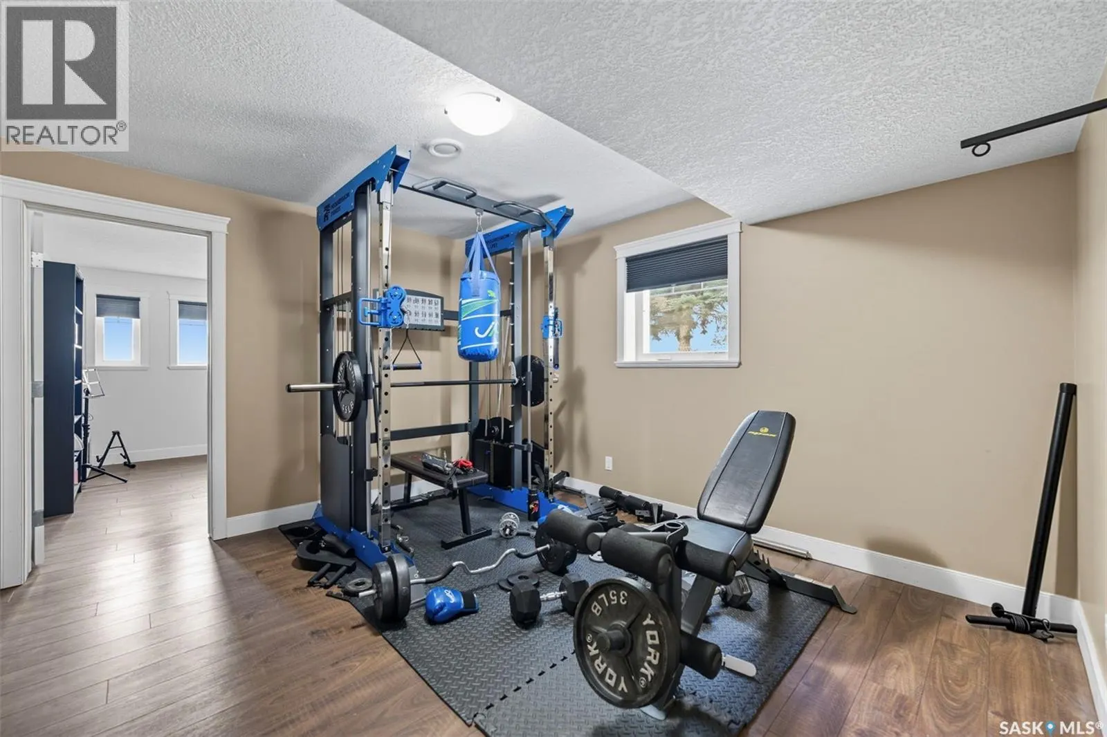 101 6th AVENUE W