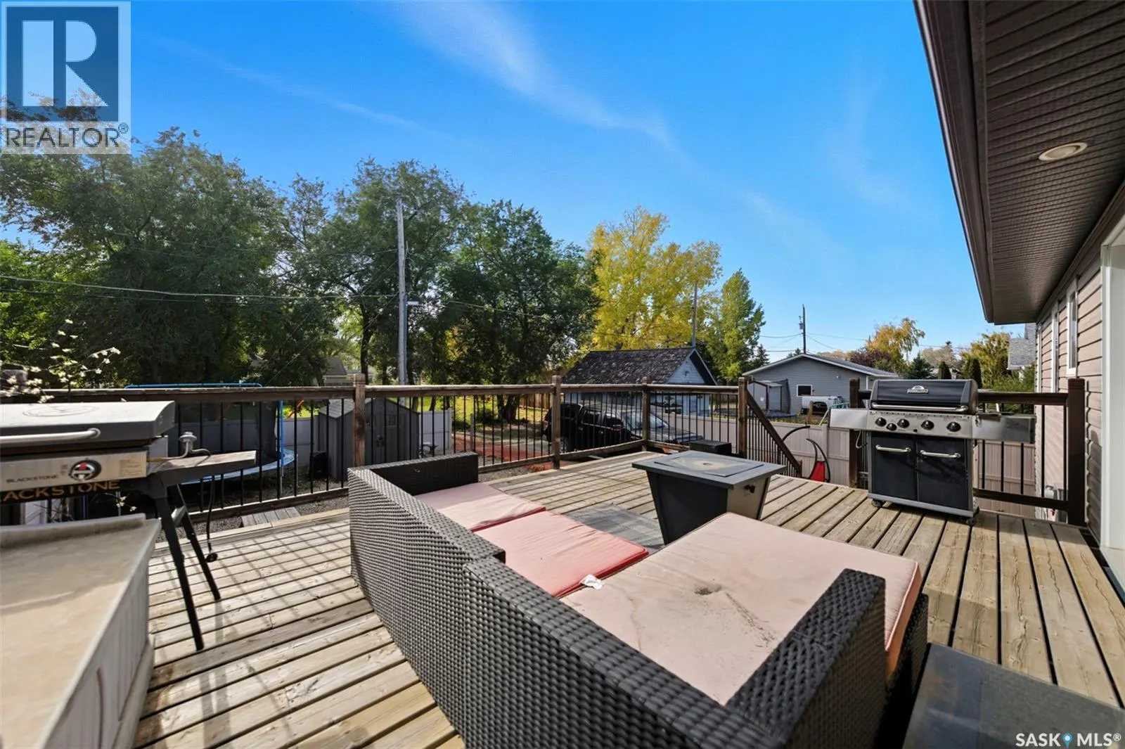 101 6th AVENUE W