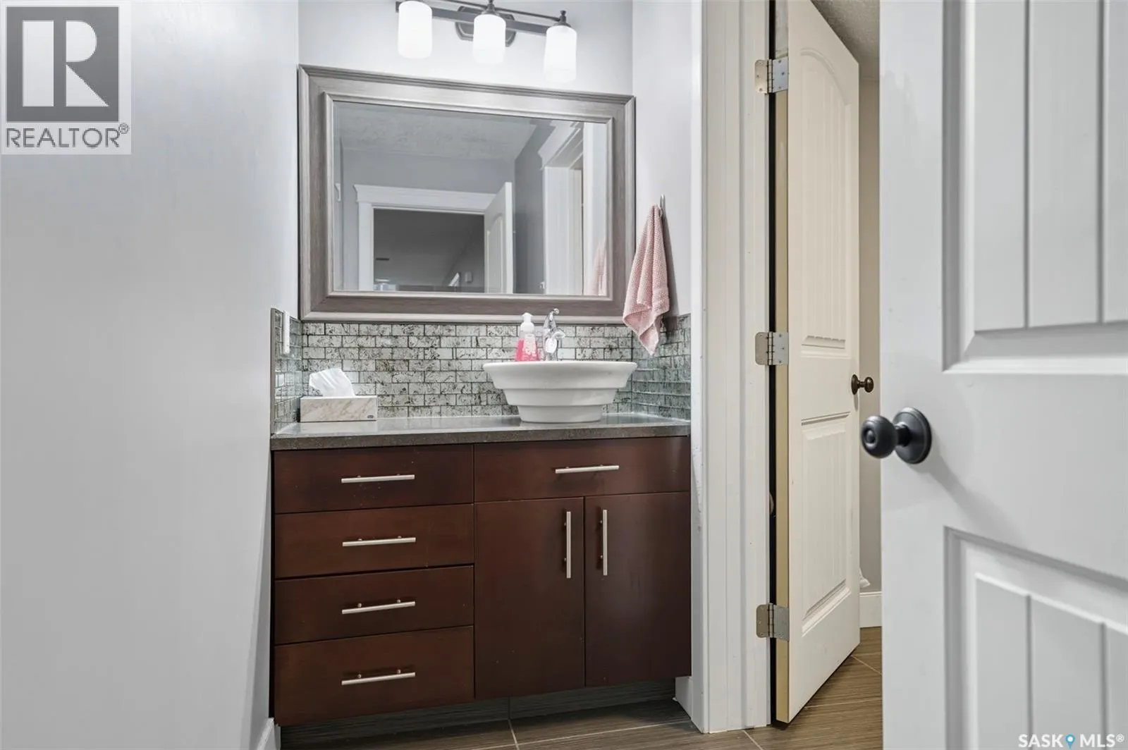 101 6th AVENUE W
