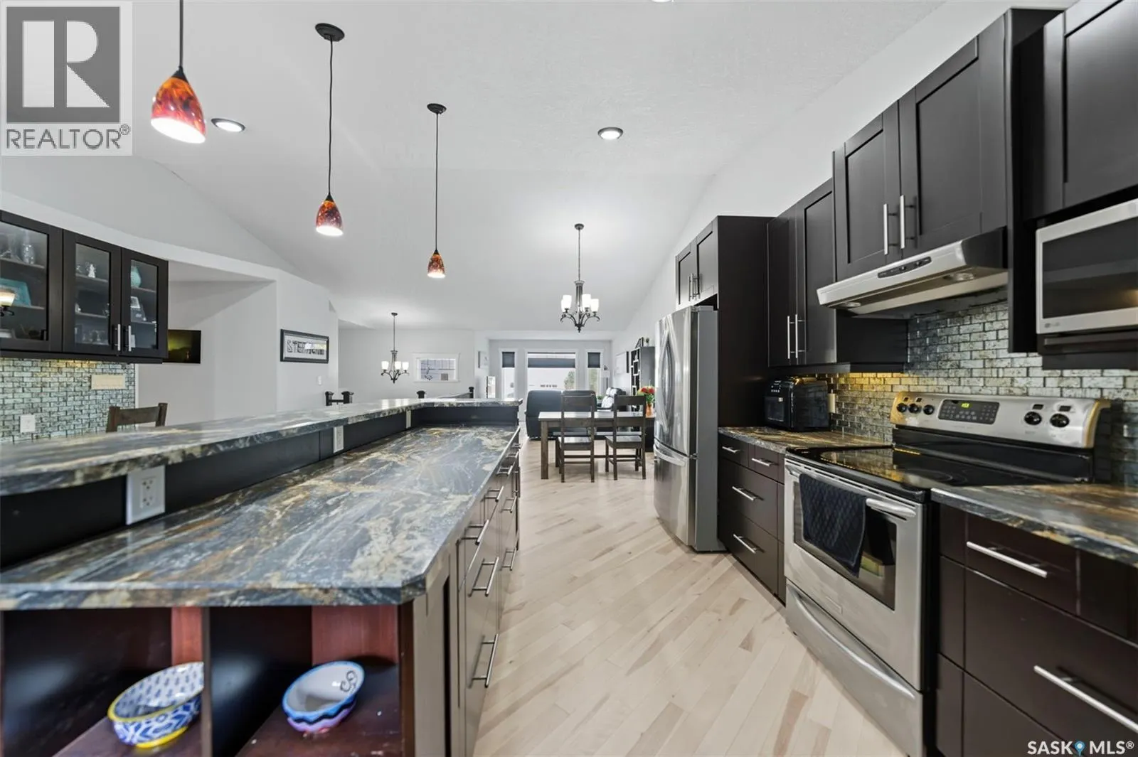 101 6th AVENUE W