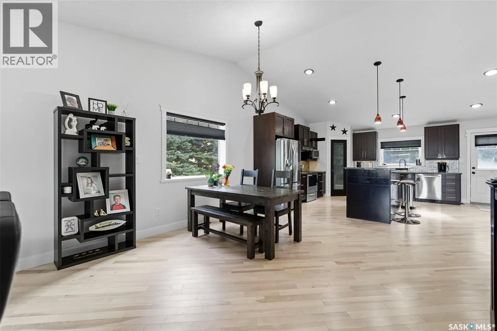 101 6th AVENUE W