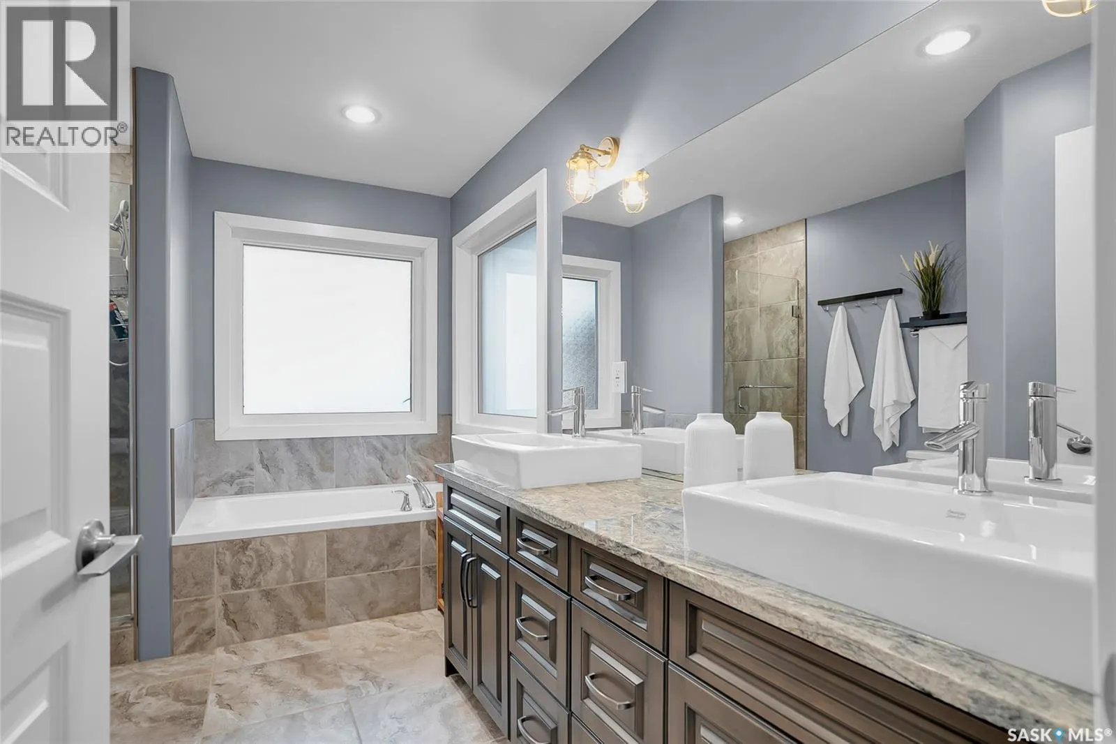 119 Kinsmen CRESCENT