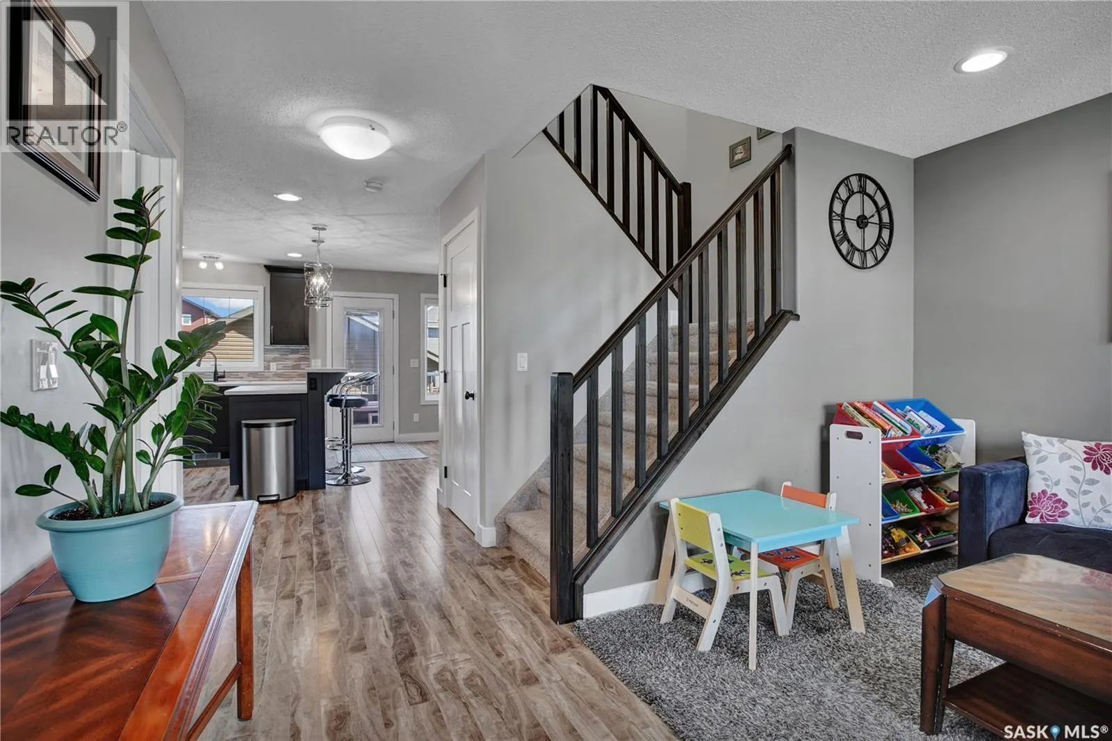 422 Redwood CRESCENT