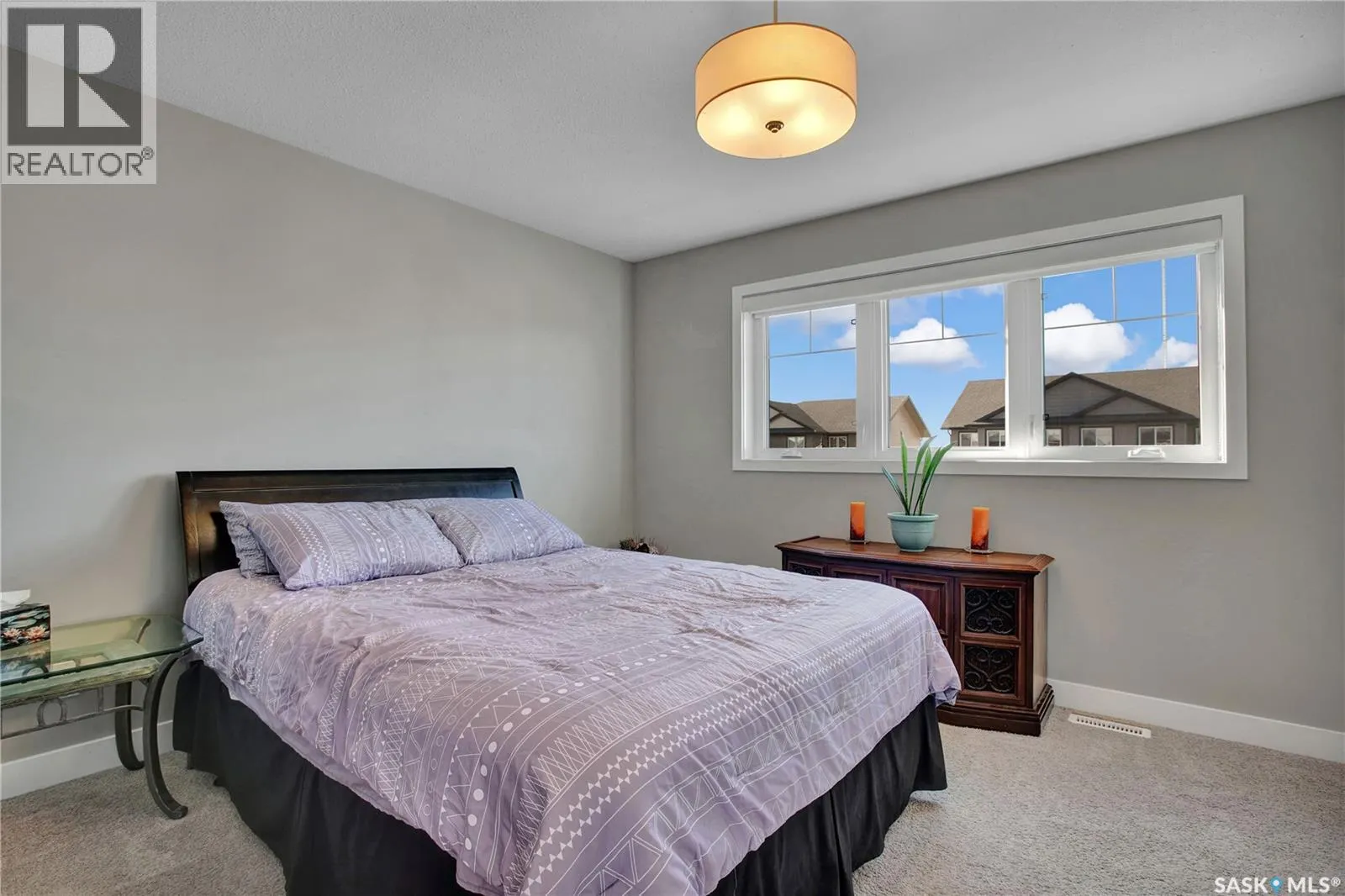 422 Redwood CRESCENT