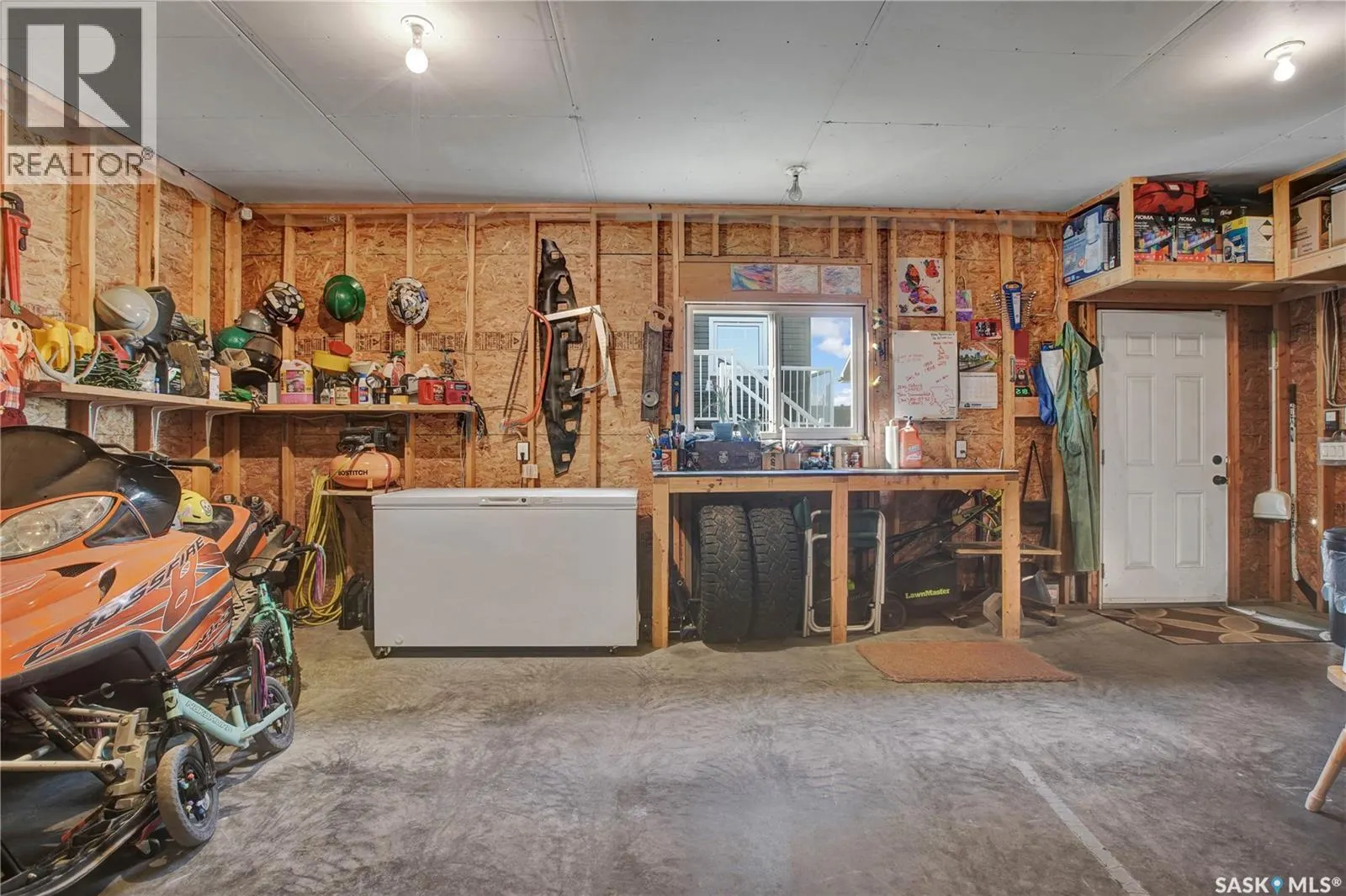 422 Redwood CRESCENT