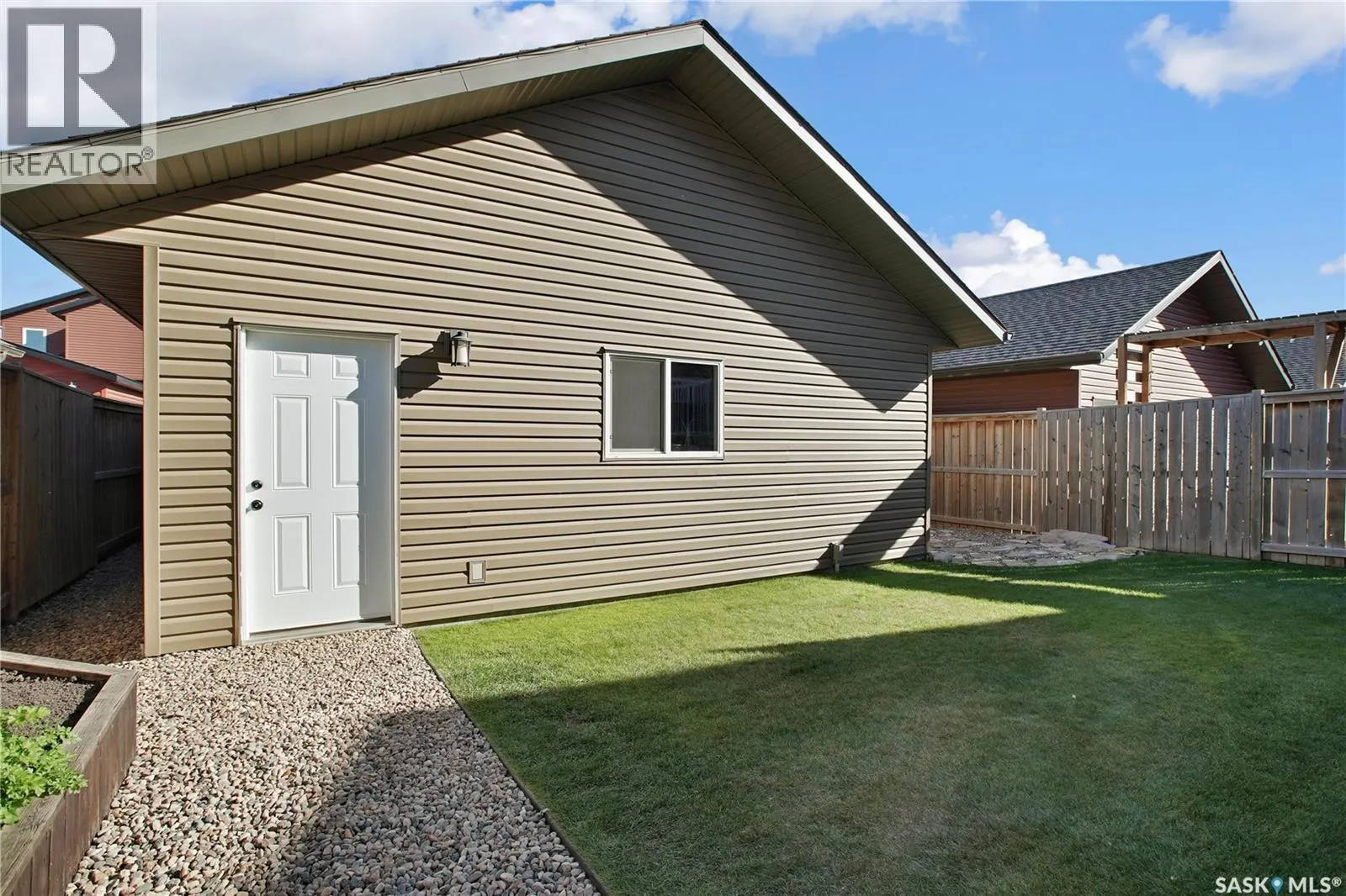 422 Redwood CRESCENT