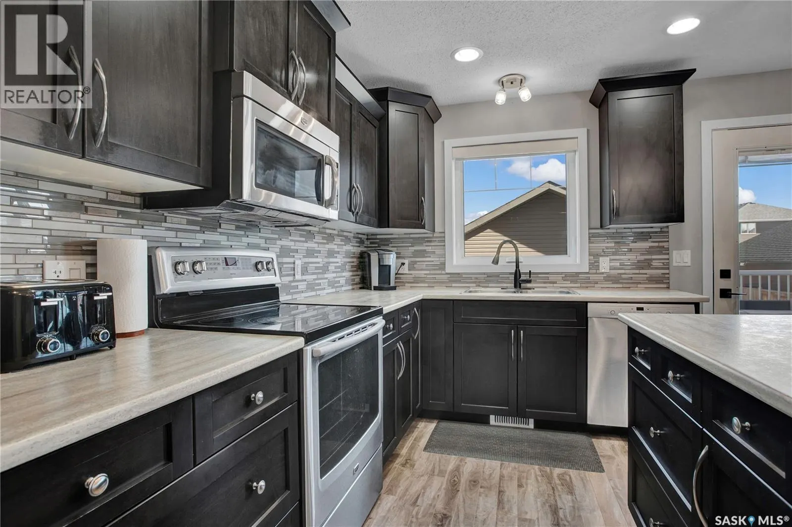 422 Redwood CRESCENT