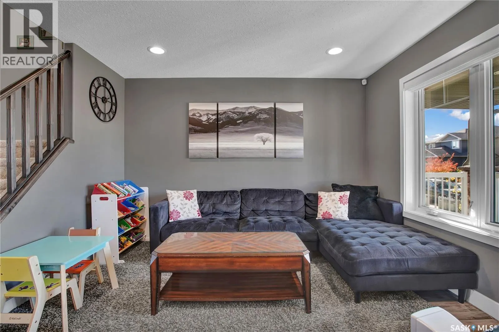 422 Redwood CRESCENT