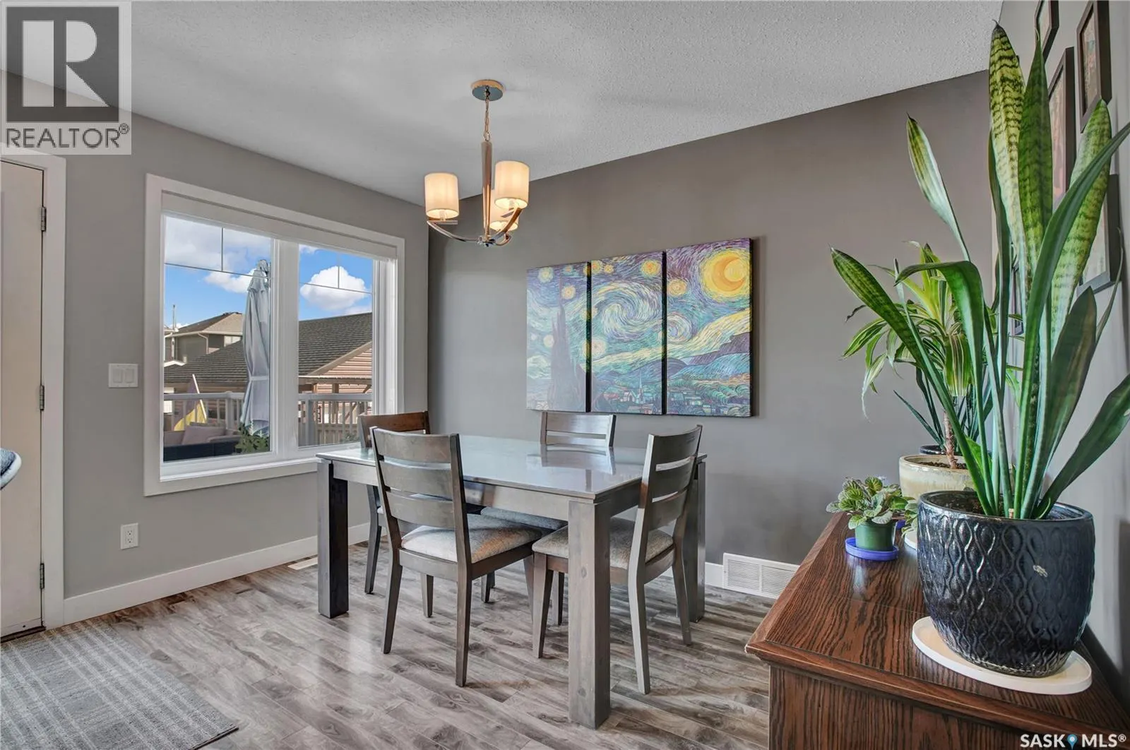 422 Redwood CRESCENT