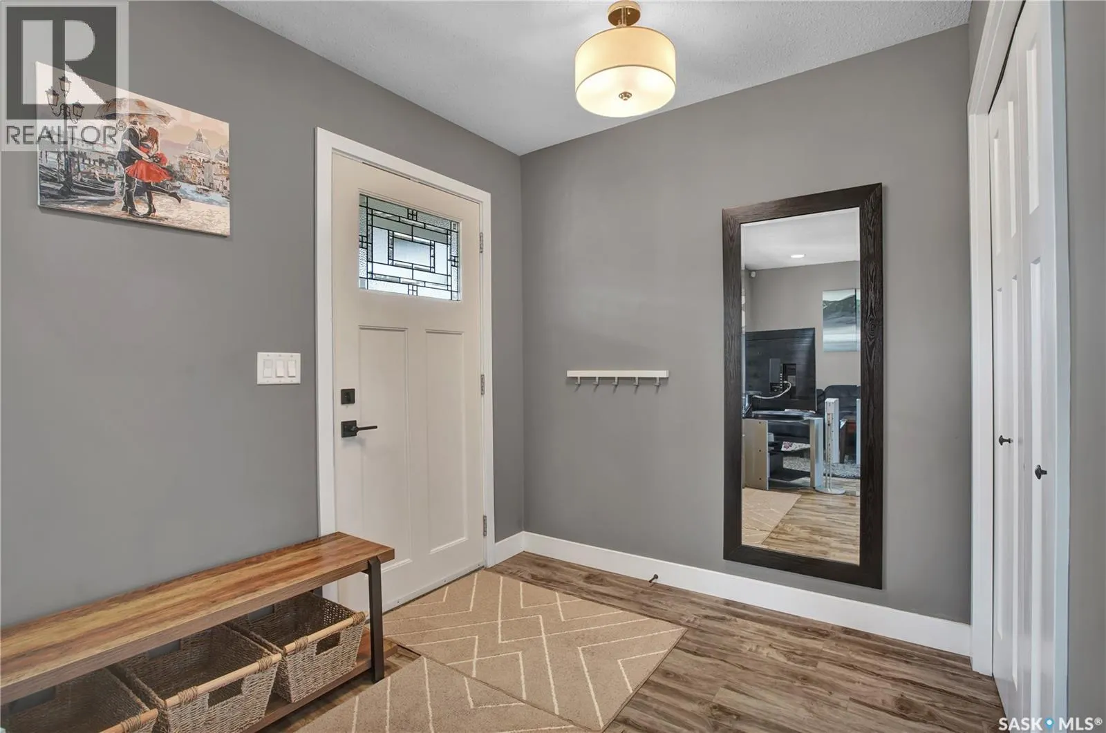 422 Redwood CRESCENT