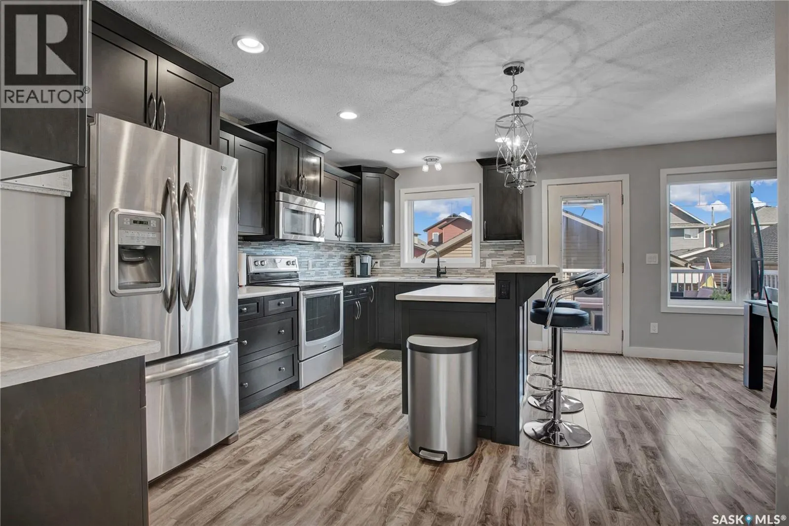 422 Redwood CRESCENT