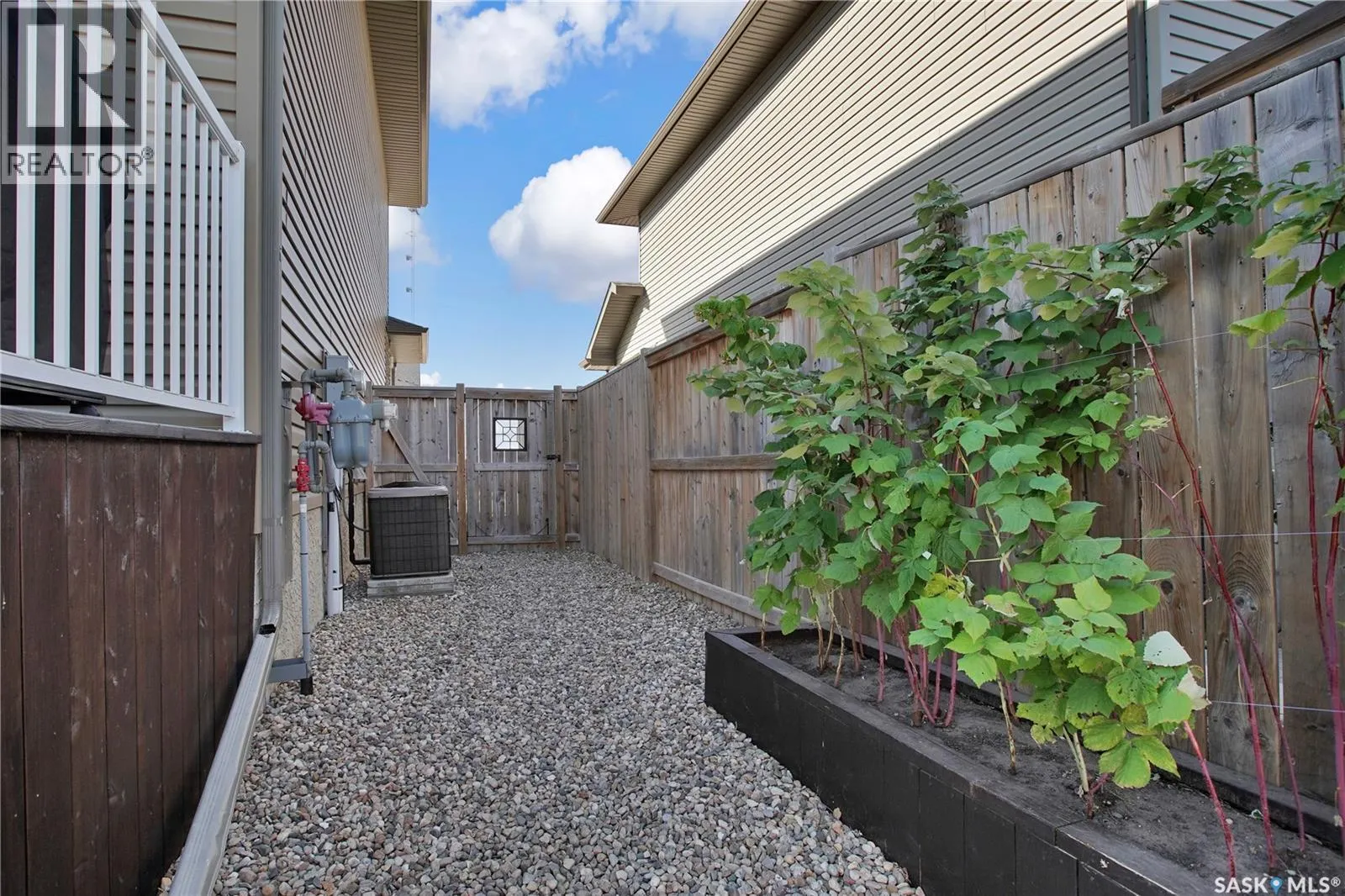 422 Redwood CRESCENT