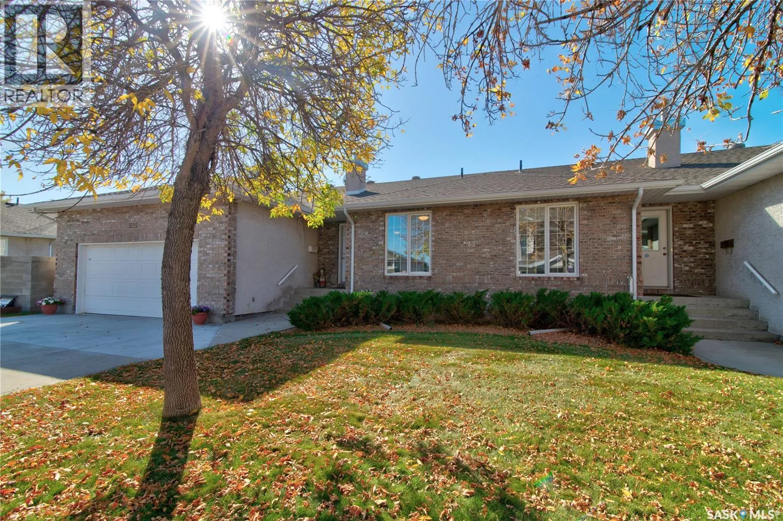3235 RENFREW CRESCENT E