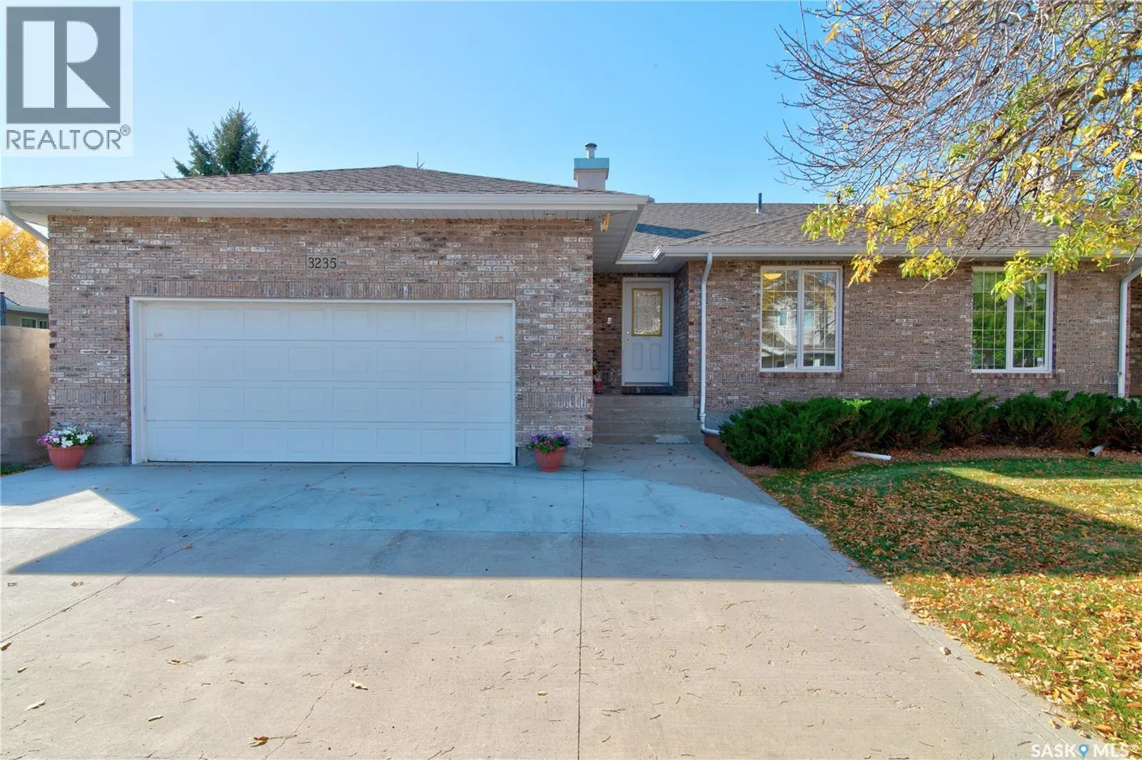 3235 RENFREW CRESCENT E