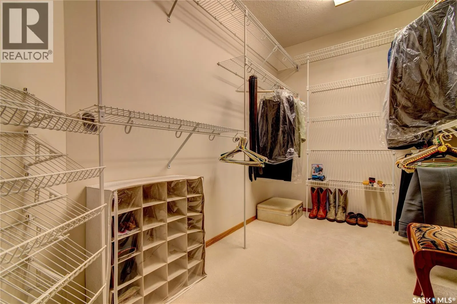3235 RENFREW CRESCENT E
