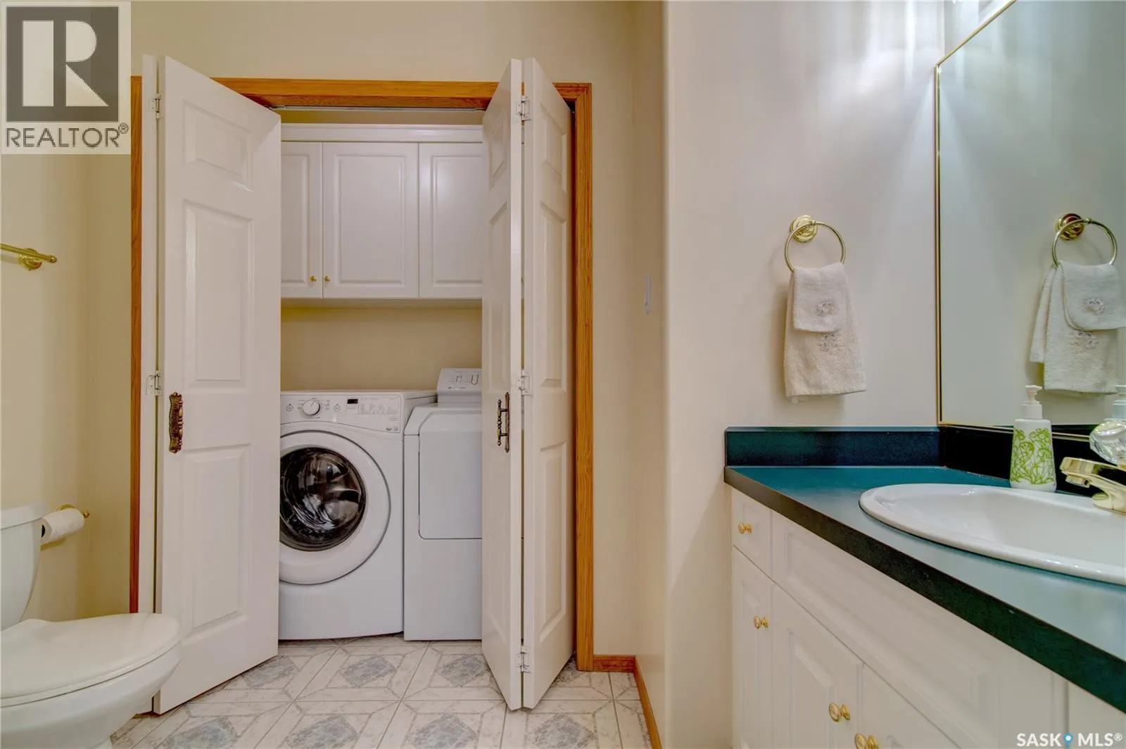 3235 RENFREW CRESCENT E