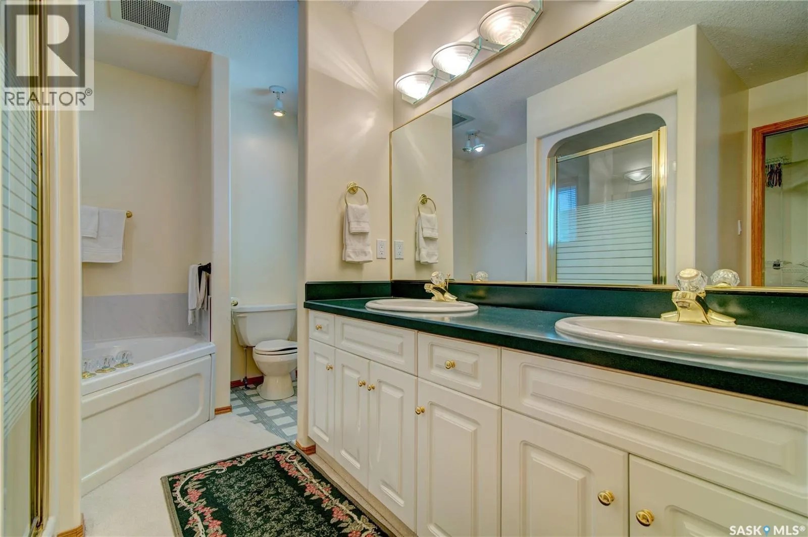 3235 RENFREW CRESCENT E