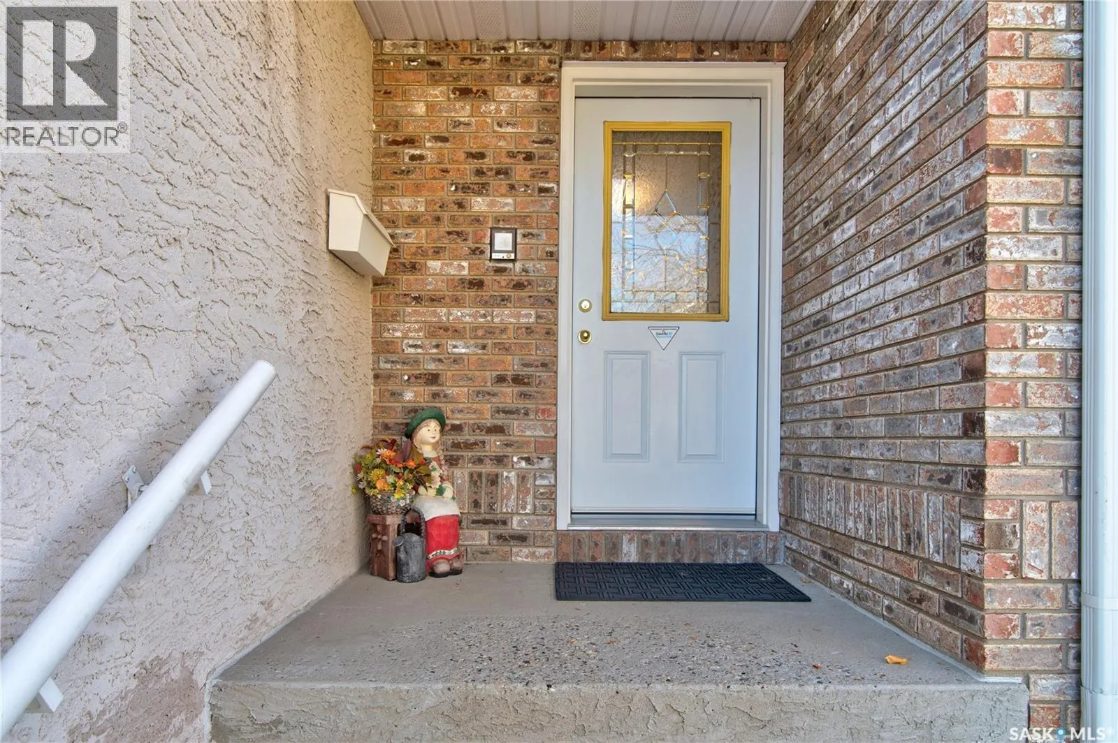 3235 RENFREW CRESCENT E