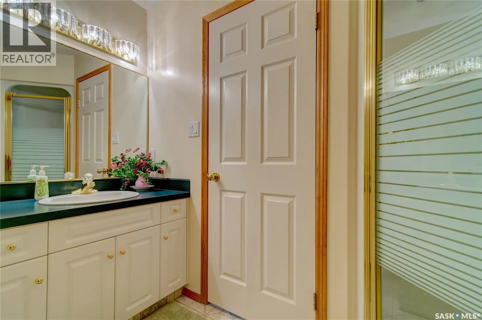 3235 RENFREW CRESCENT E