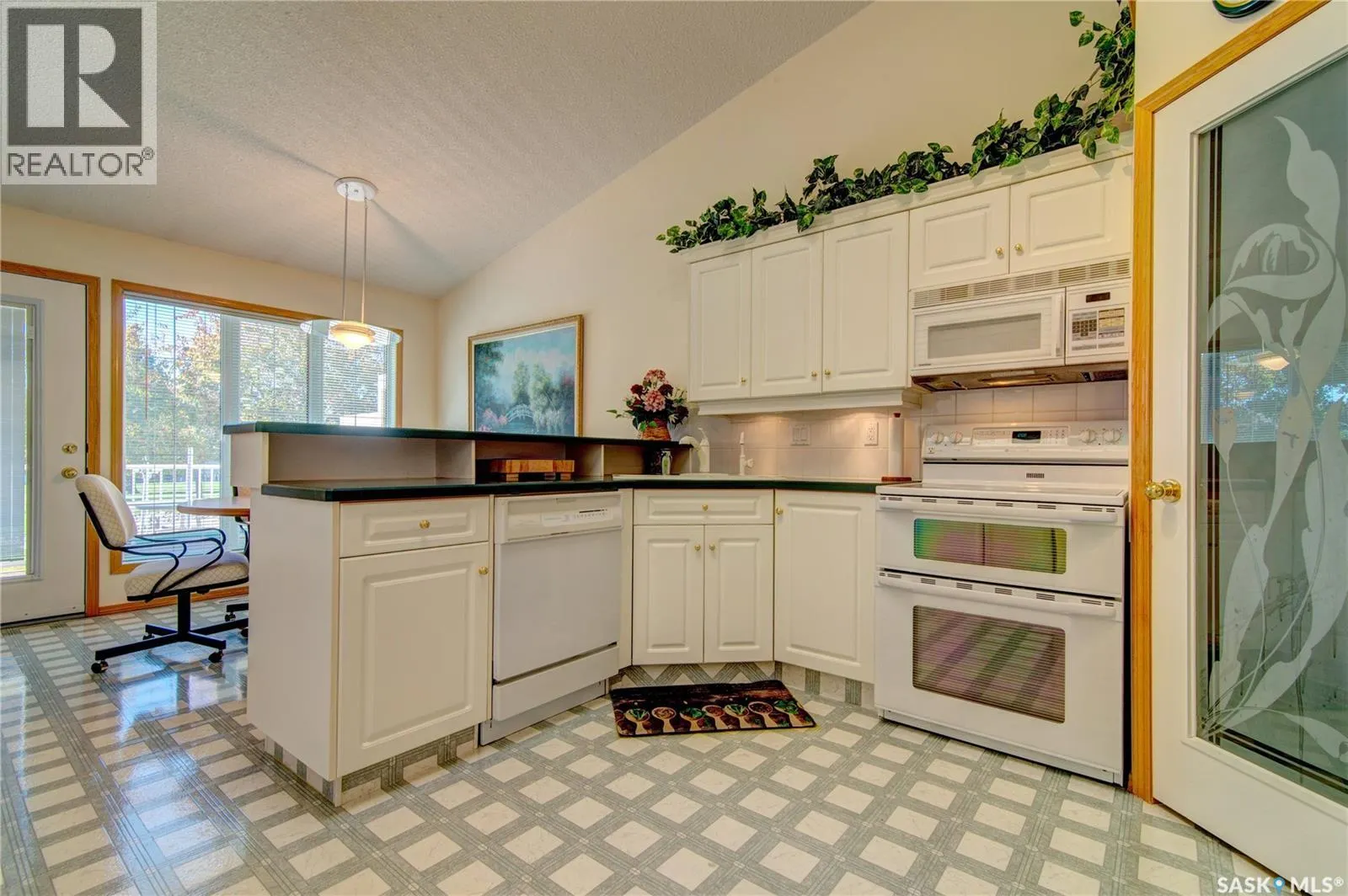 3235 RENFREW CRESCENT E