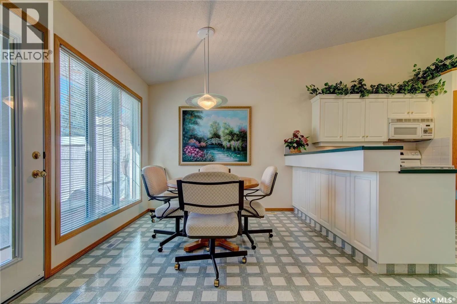 3235 RENFREW CRESCENT E
