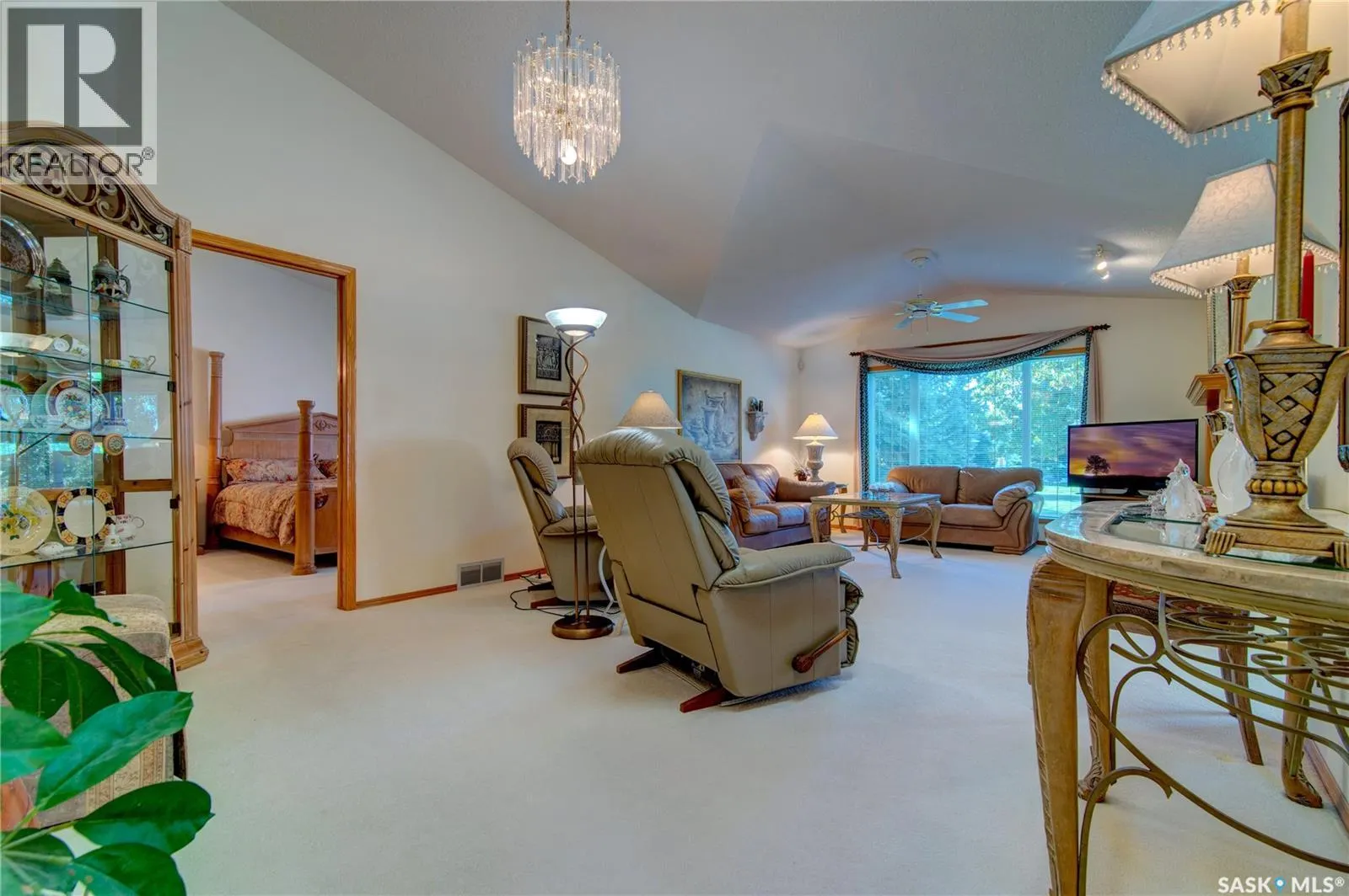 3235 RENFREW CRESCENT E