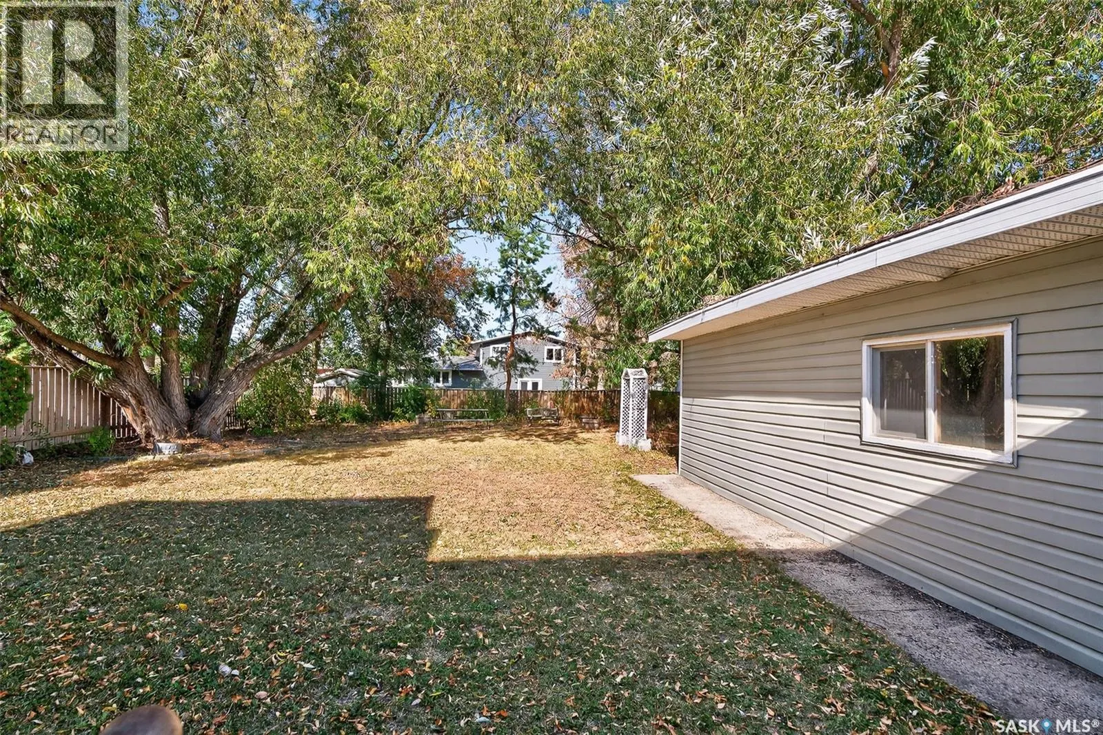 12 Buttercup CRESCENT NW