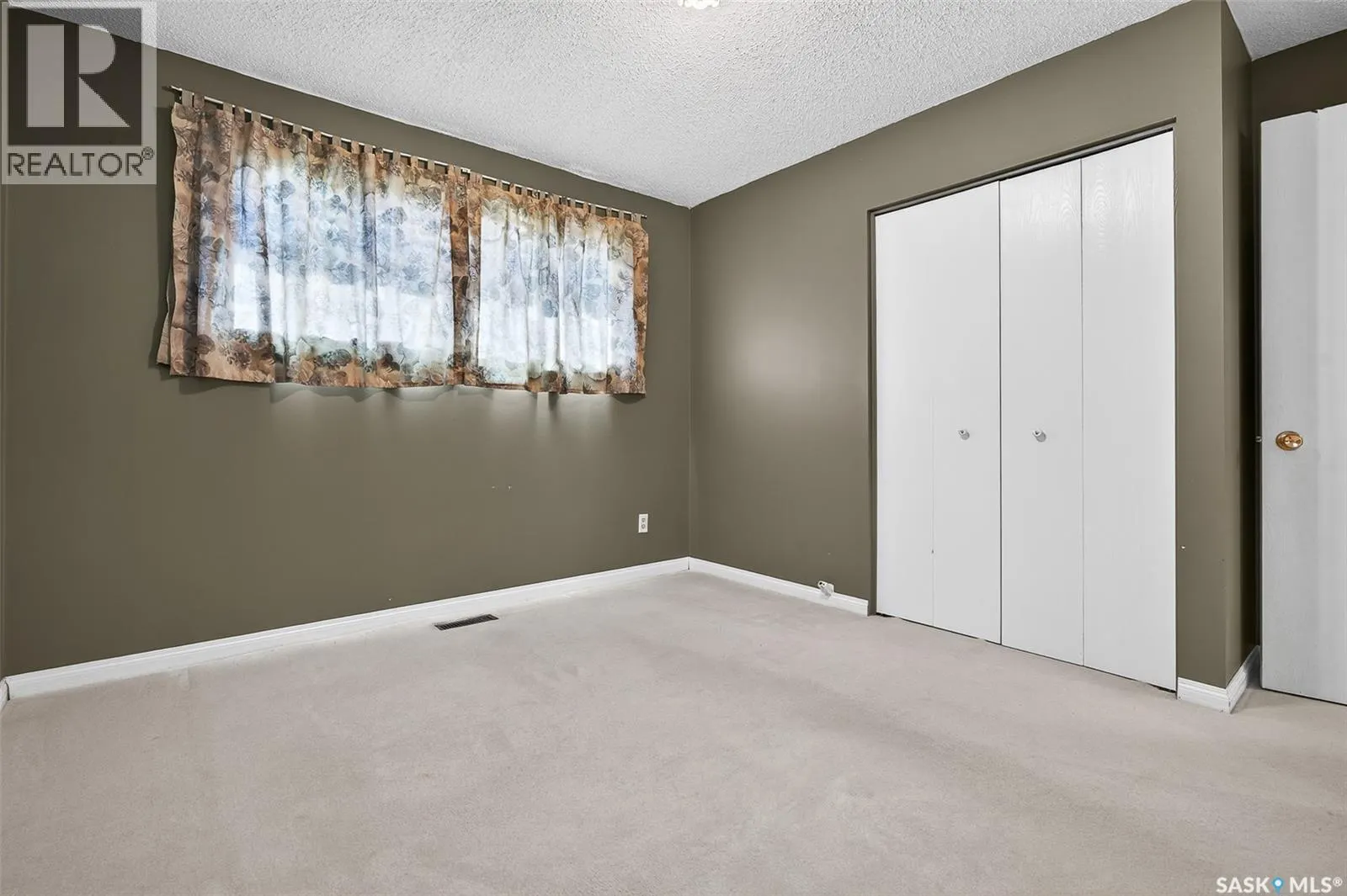 12 Buttercup CRESCENT NW
