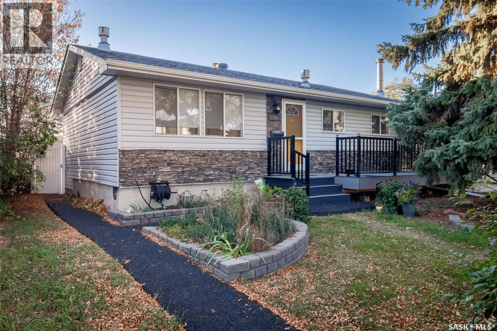 10 Mitchell CRESCENT