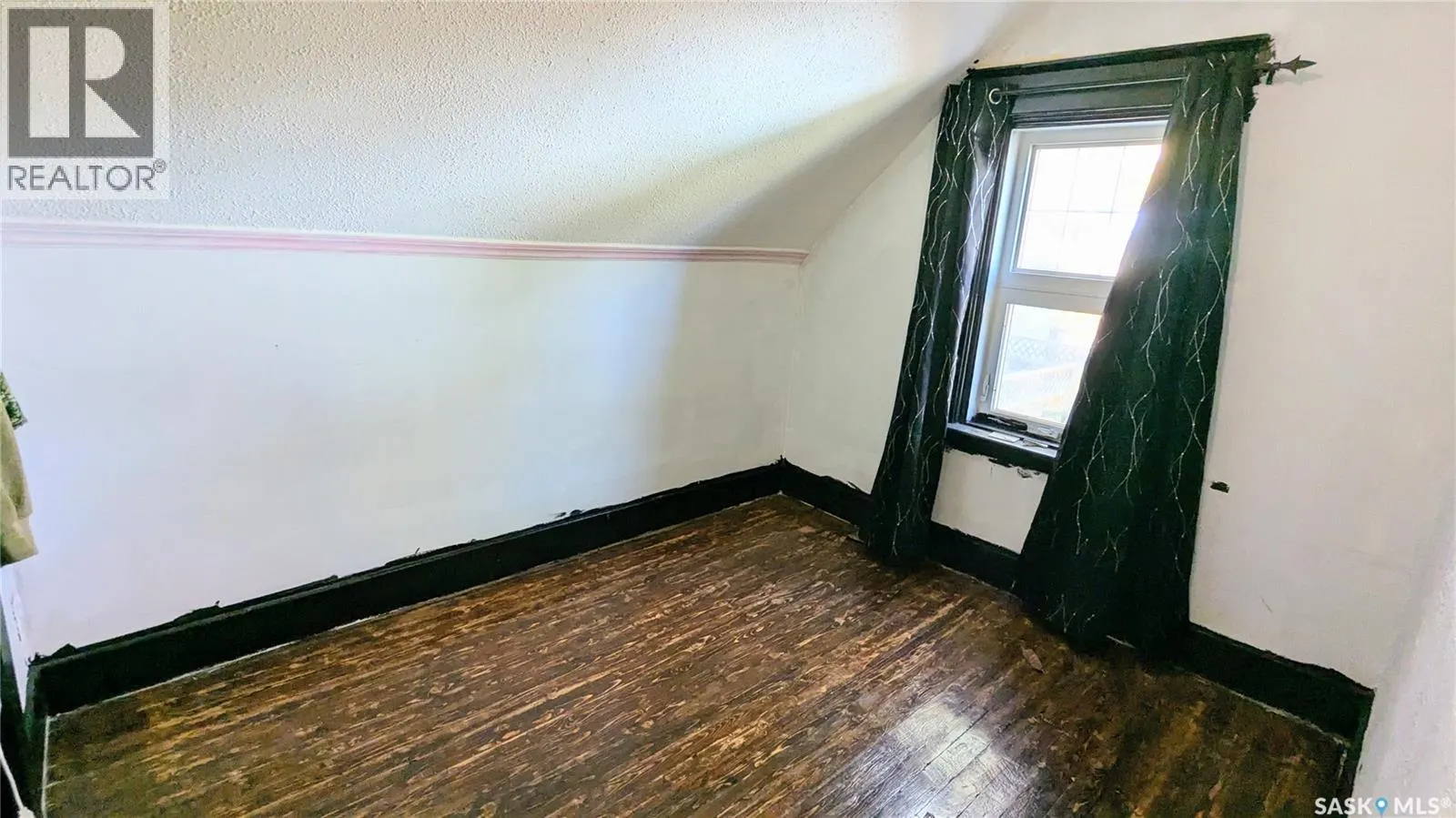 404 25th STREET W