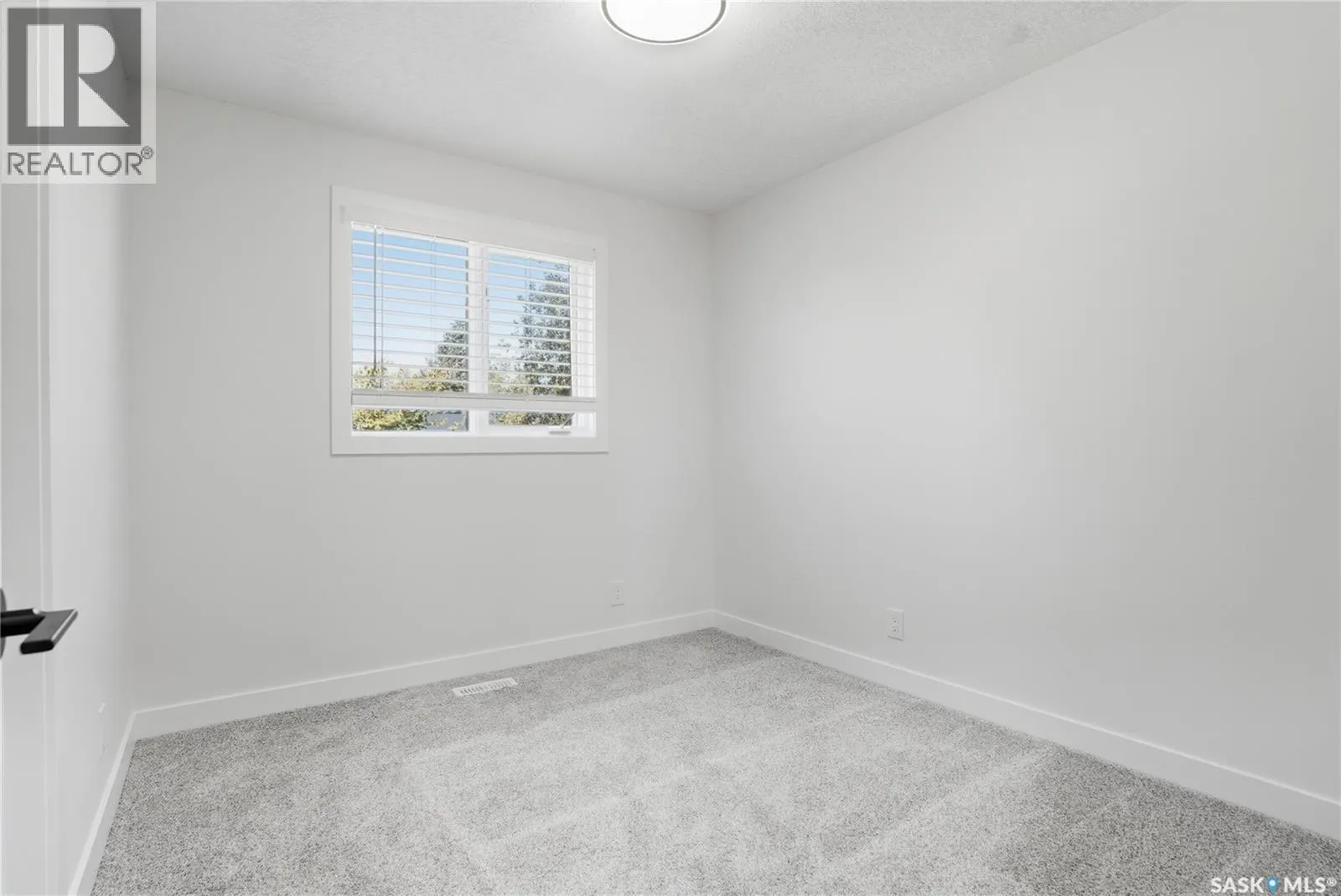 115 Smoothstone CRESCENT
