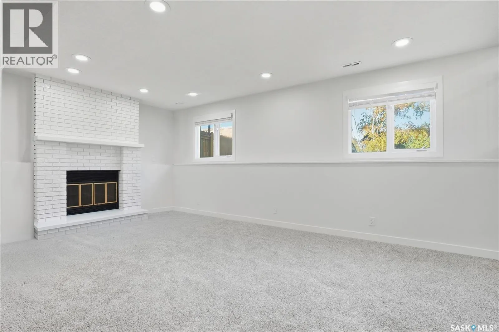 115 Smoothstone CRESCENT