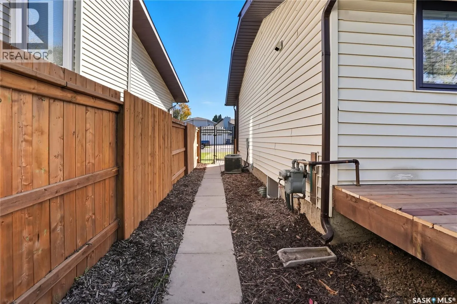115 Smoothstone CRESCENT