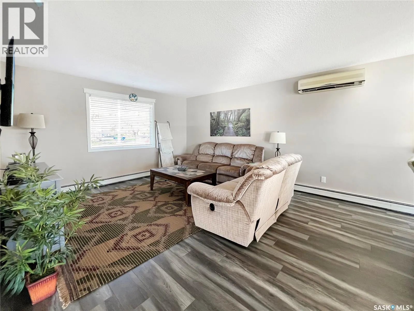 124 Crescent Lake ROAD