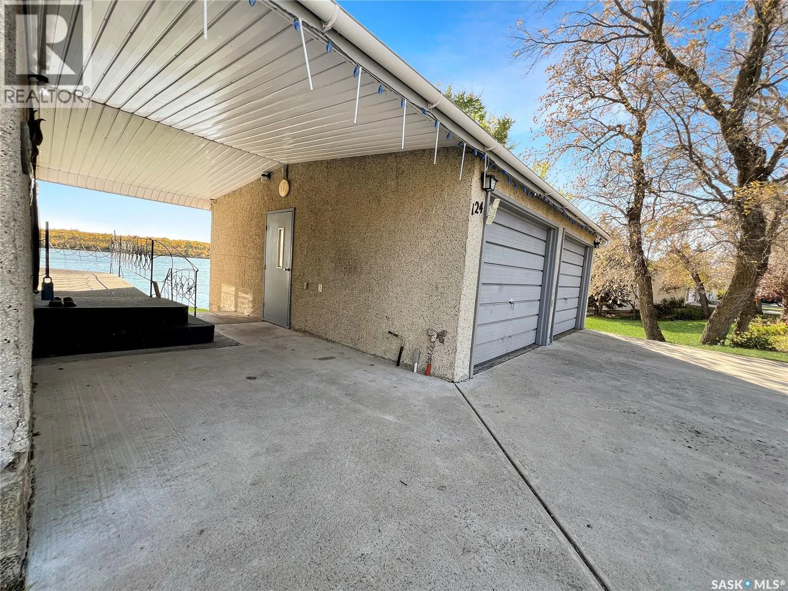 124 Crescent Lake ROAD