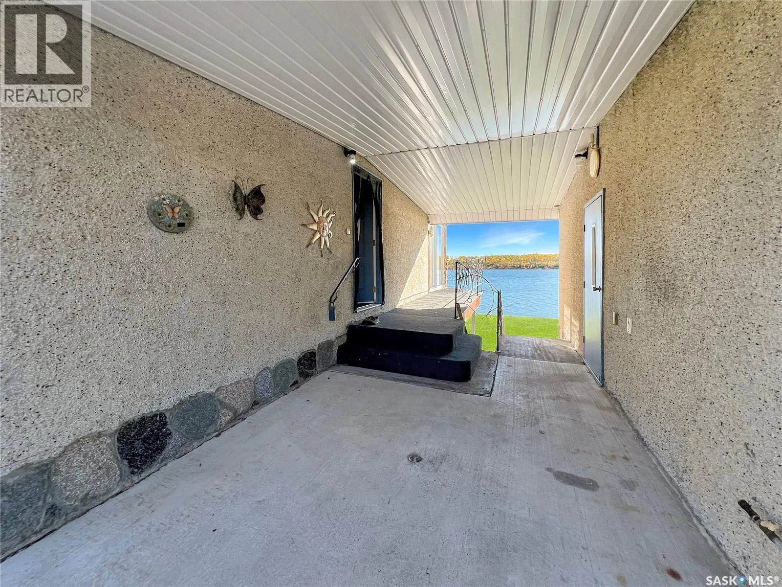 124 Crescent Lake ROAD