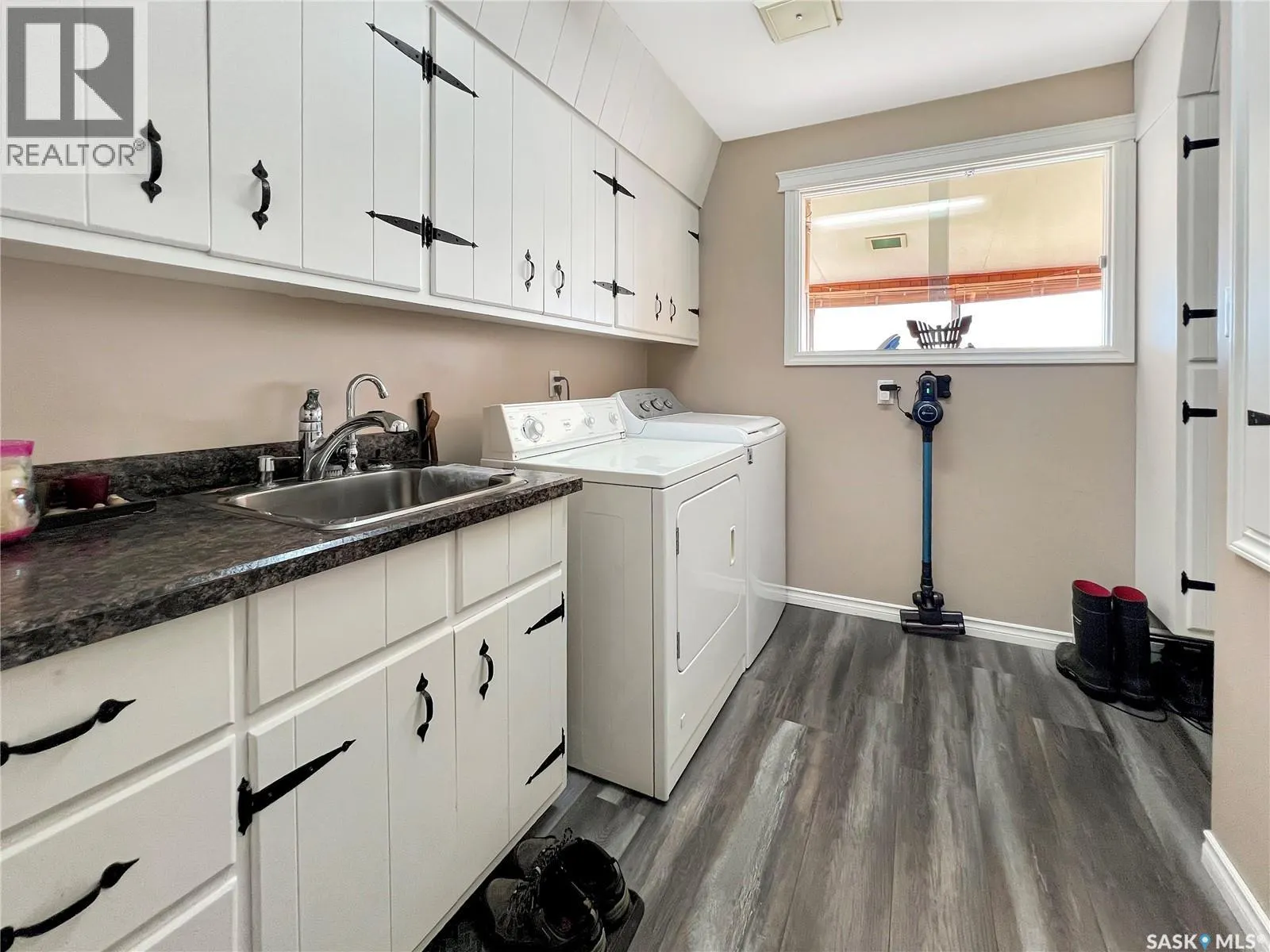 124 Crescent Lake ROAD