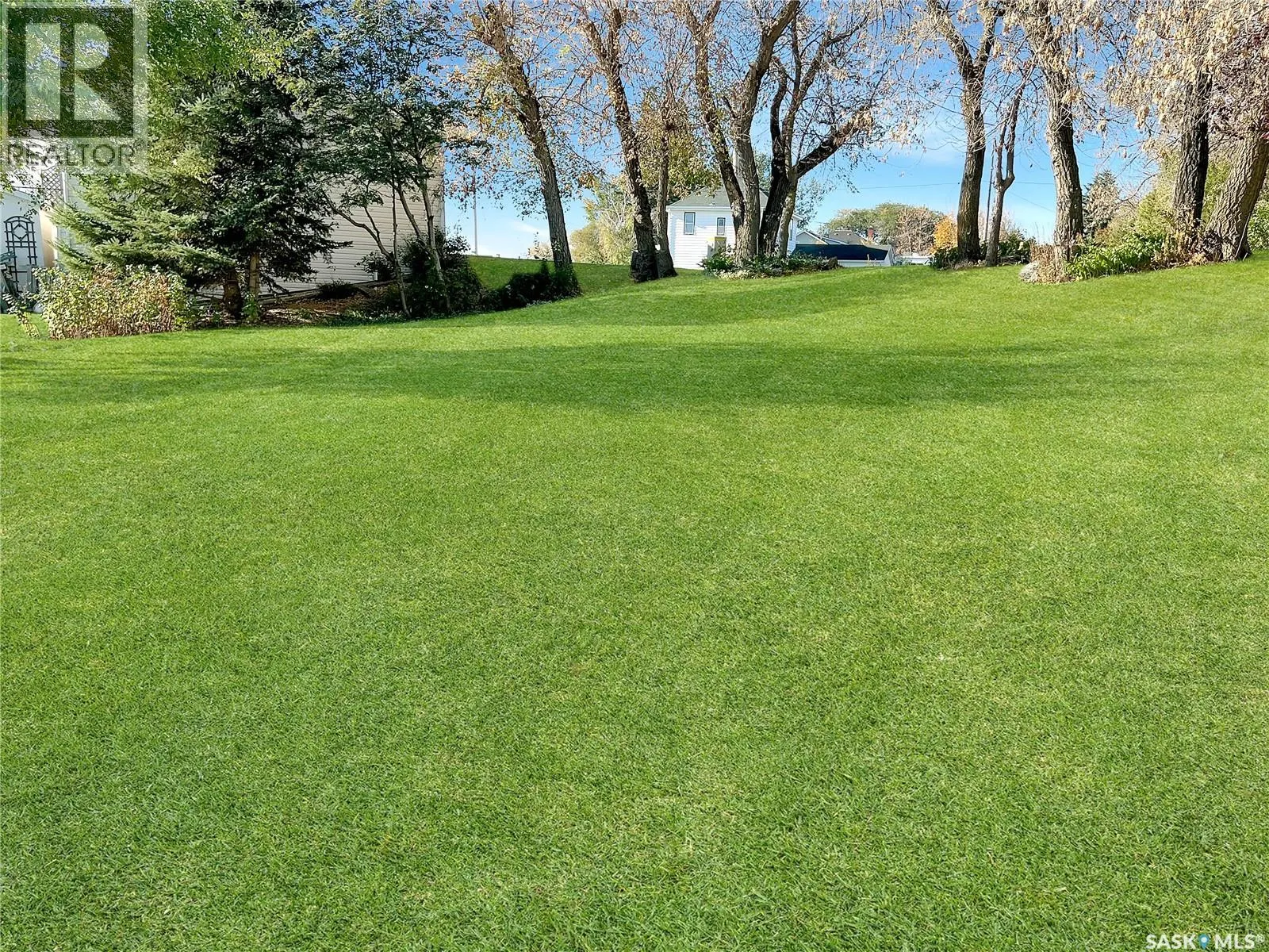124 Crescent Lake ROAD