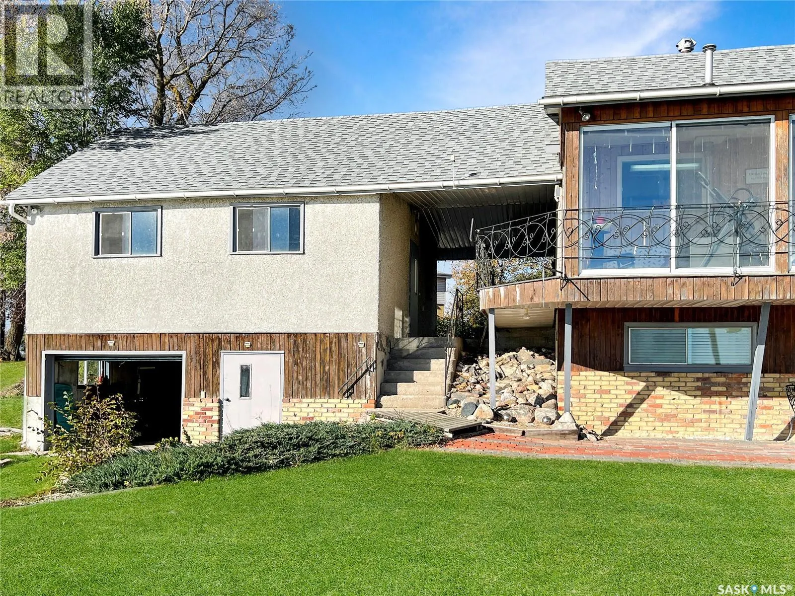 124 Crescent Lake ROAD