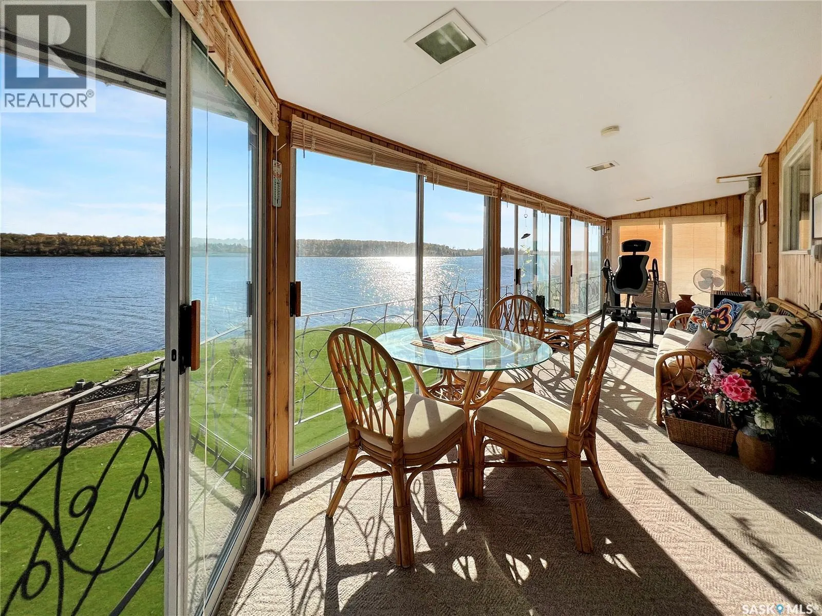 124 Crescent Lake ROAD