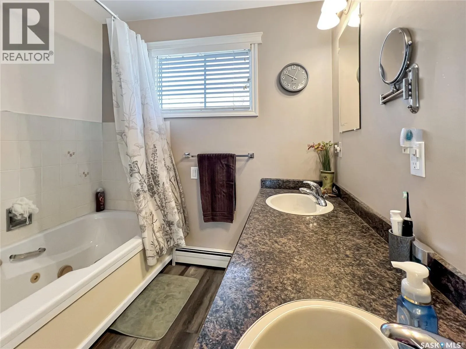 124 Crescent Lake ROAD