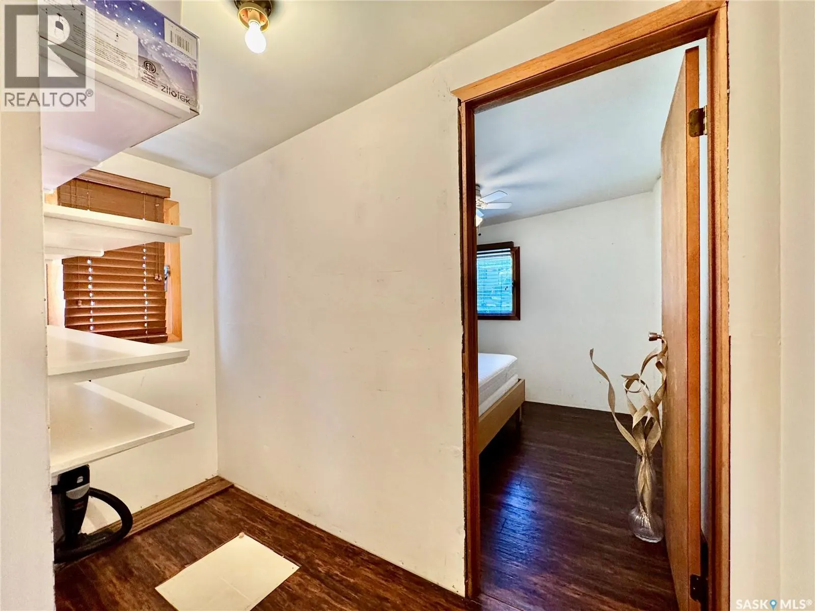 E 343 4th STREET E