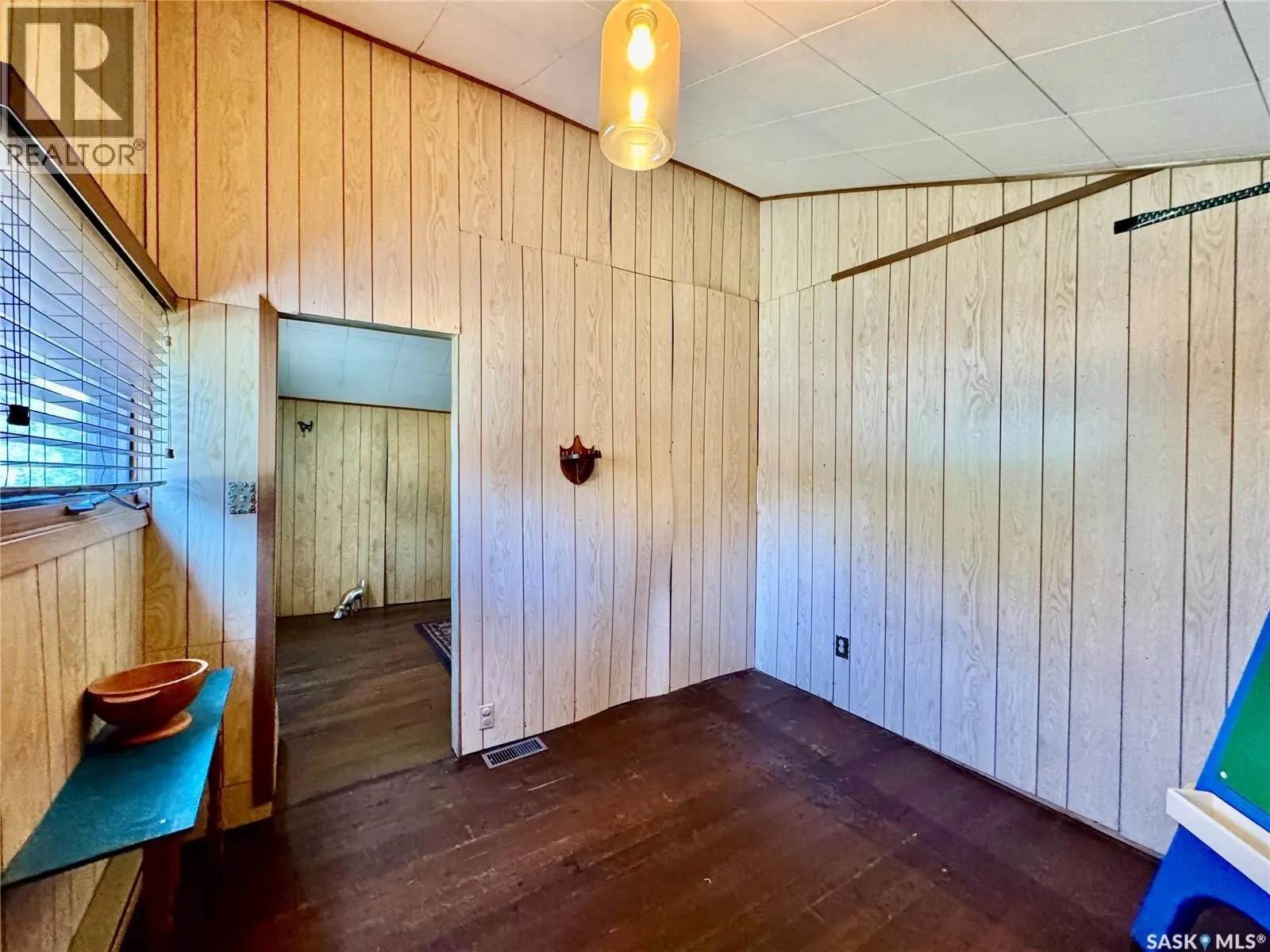 E 343 4th STREET E
