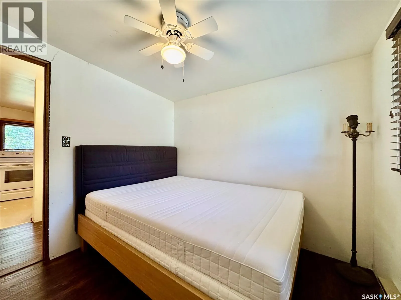E 343 4th STREET E