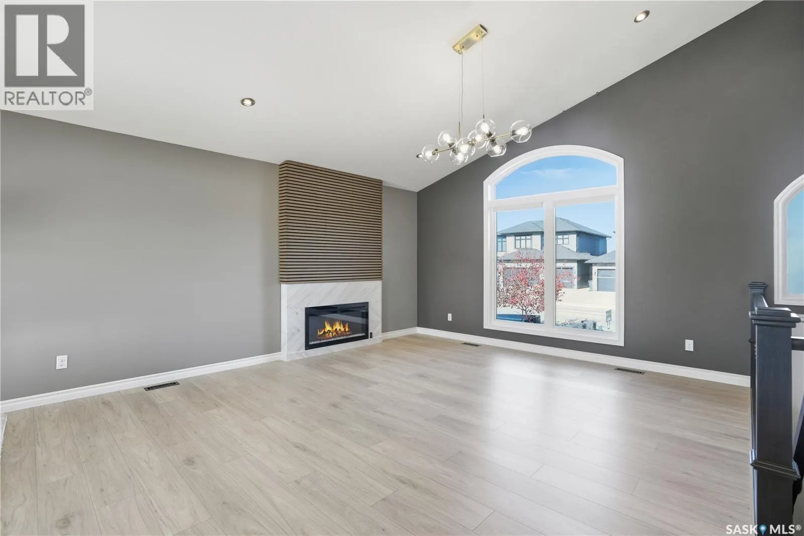 815 Ledingham CRESCENT