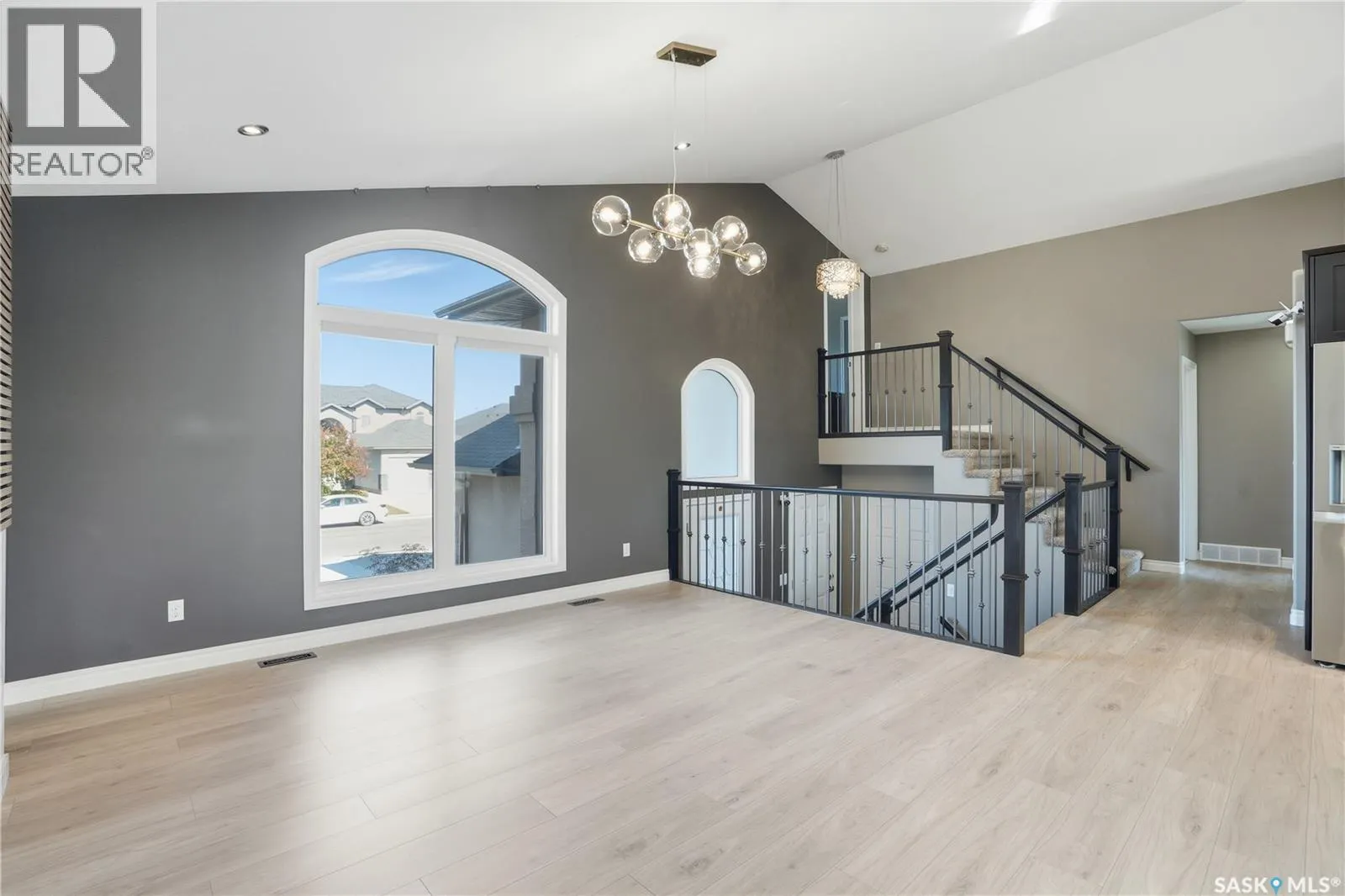 815 Ledingham CRESCENT