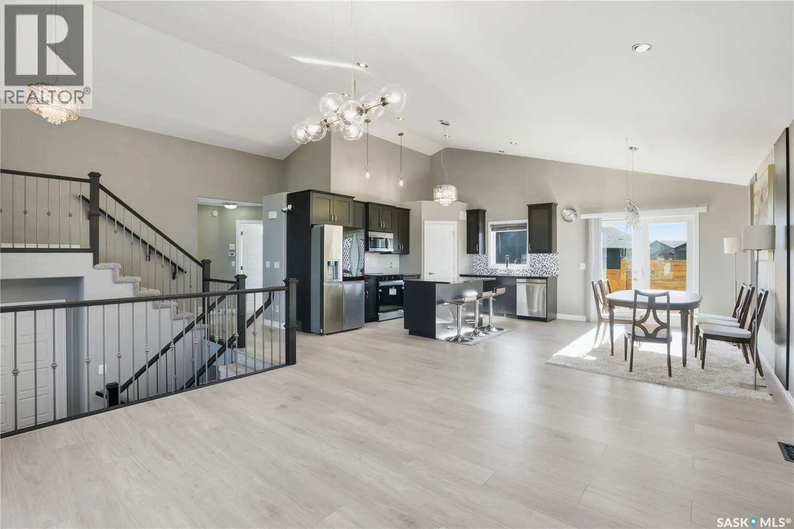 815 Ledingham CRESCENT