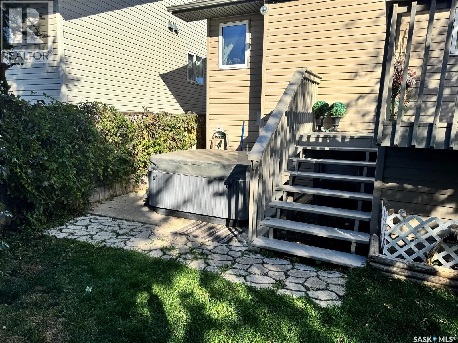 402 Overholt CRESCENT