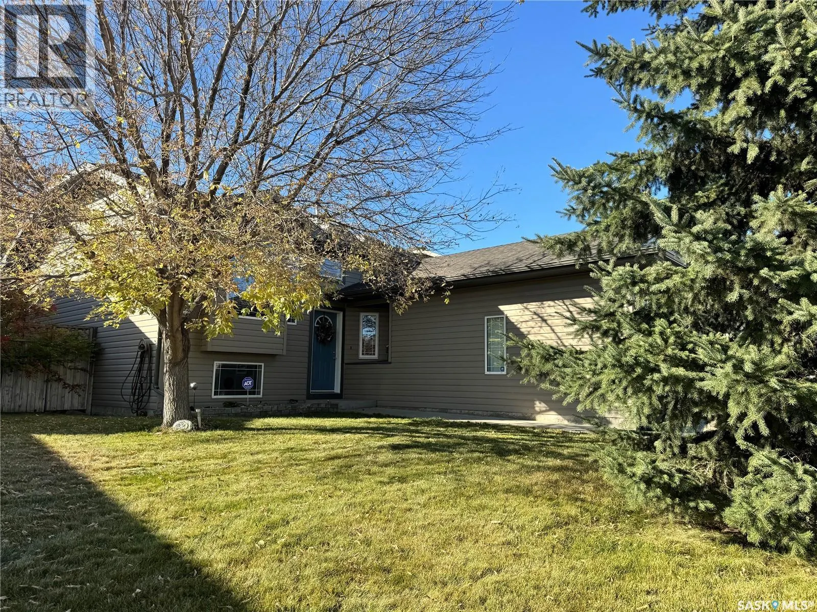 402 Overholt CRESCENT