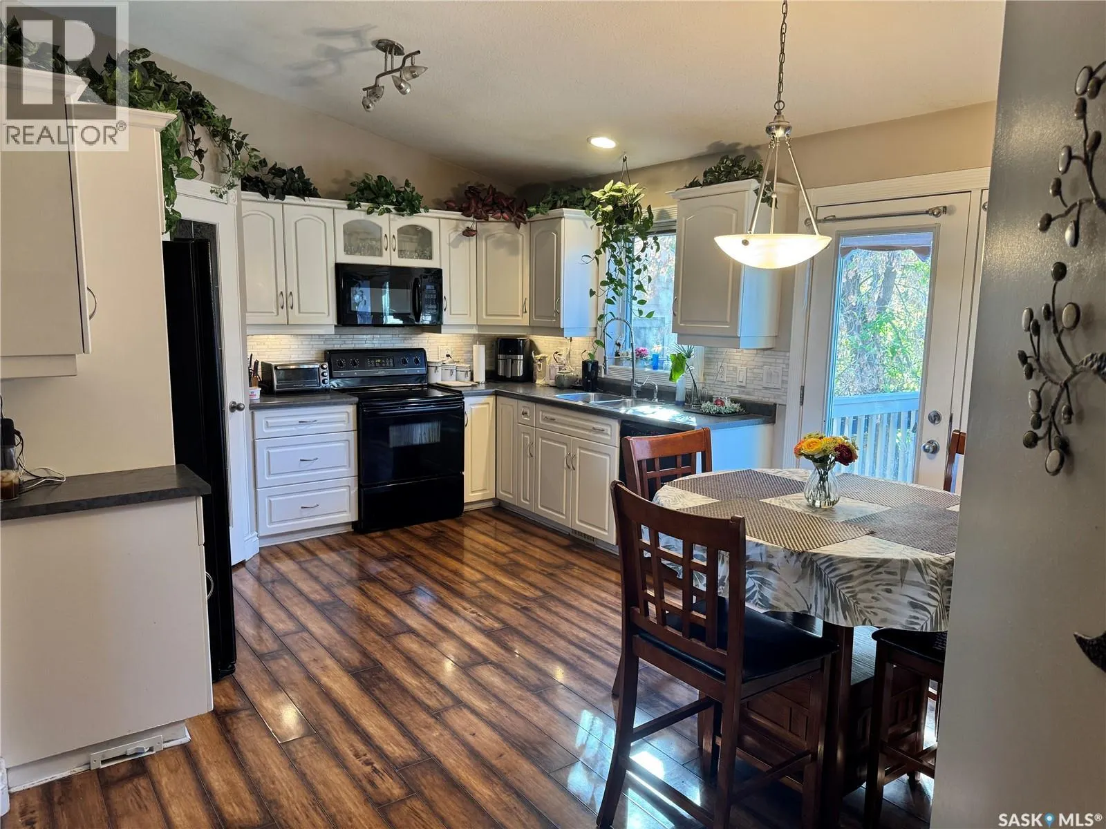 402 Overholt CRESCENT